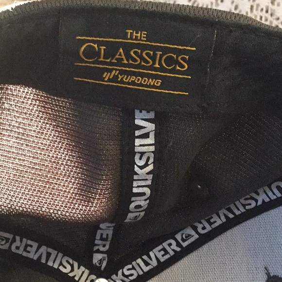 Quicksilver Surf Skate Snap Gray and Blue Embroidered Youth Size - Picture 6 of 9